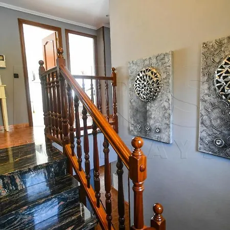 Villa Miraflores-center And